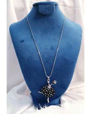 Стильное женское колье